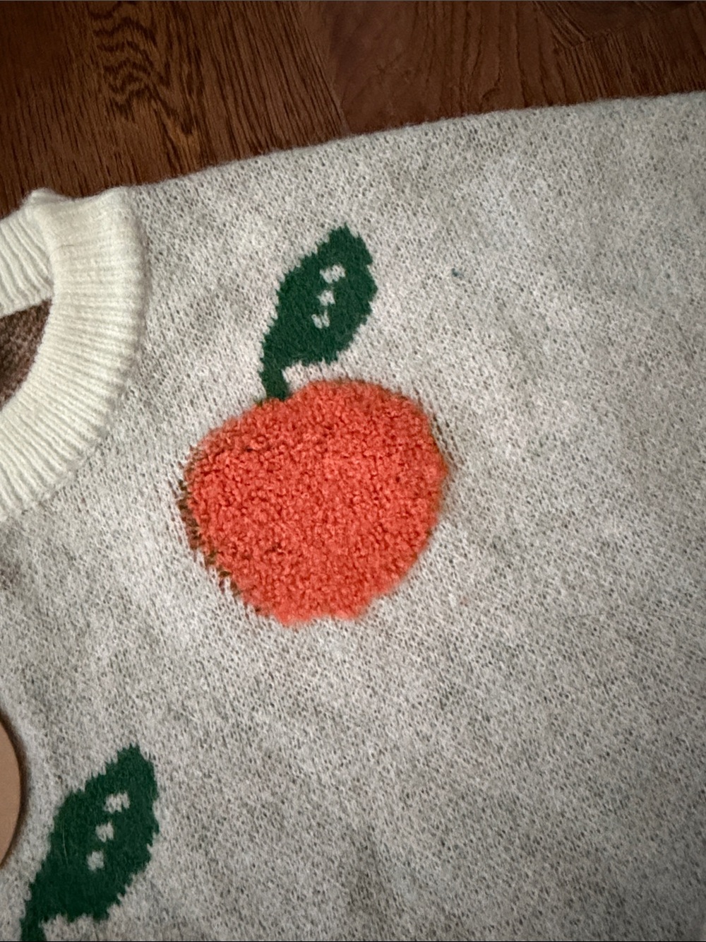 BiBi Cream Crewneck Sweater with Orange Fruit Motif large - Picture 4 of 10